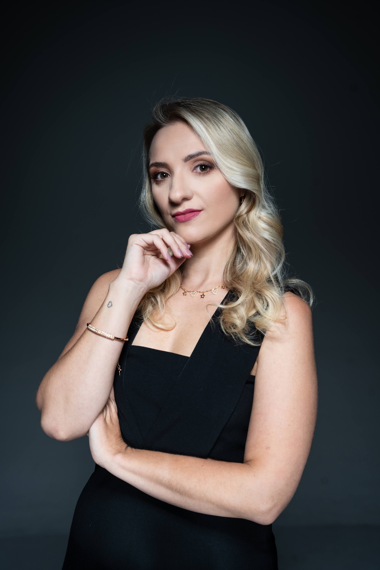 Retrato executivo feminino da Magical Corporate